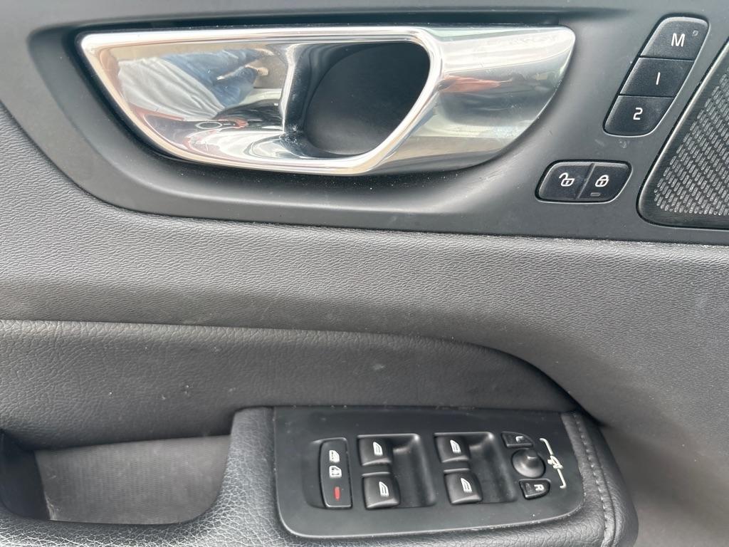 Volvo XC60 T6 AWD Momentum 2021