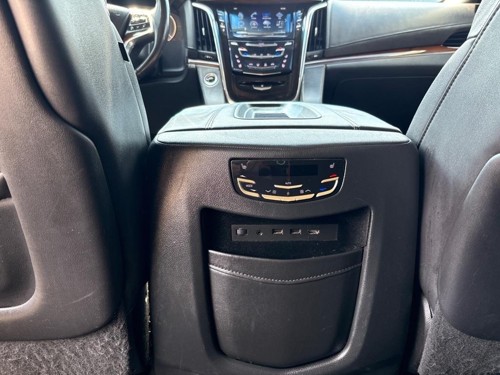 Cadillac Escalade ESV 4WD 4dr Premium Luxury 2018