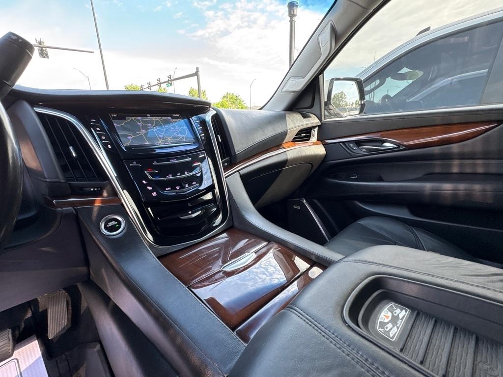 Cadillac Escalade ESV 4WD 4dr Premium Luxury 2018