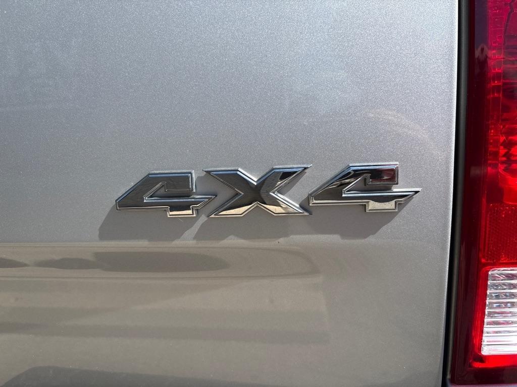 RAM 1500 Big Horn 4x4 Crew Cab 5'7" Box 2017
