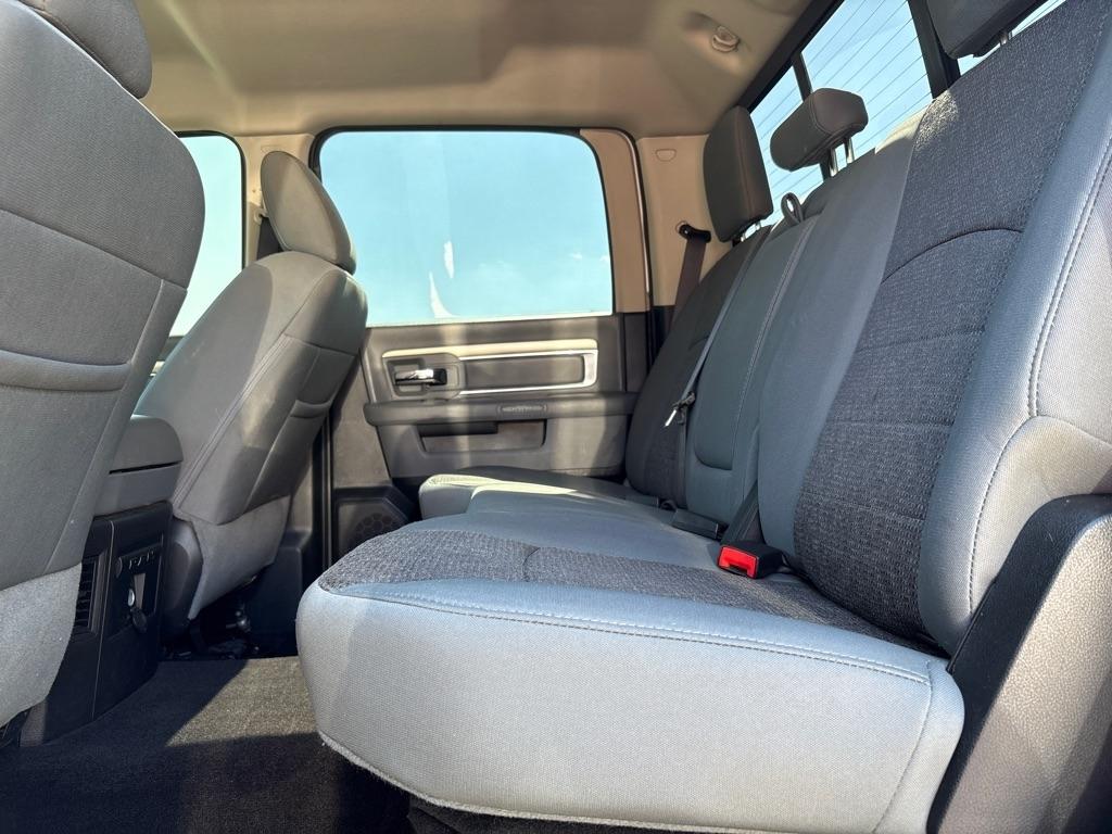 RAM 1500 Big Horn 4x4 Crew Cab 5'7" Box 2017