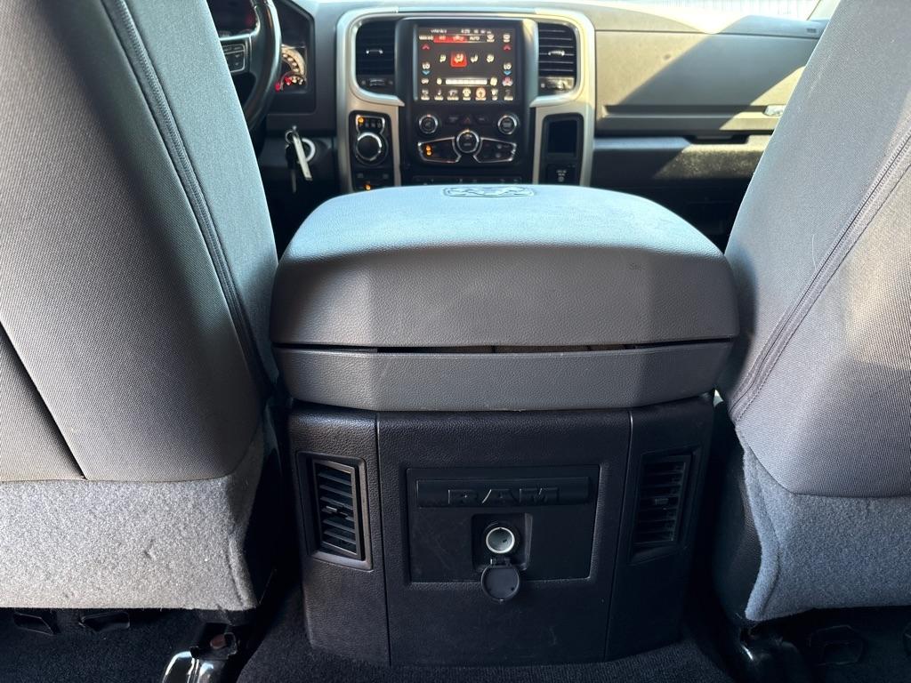 RAM 1500 Big Horn 4x4 Crew Cab 5'7" Box 2017