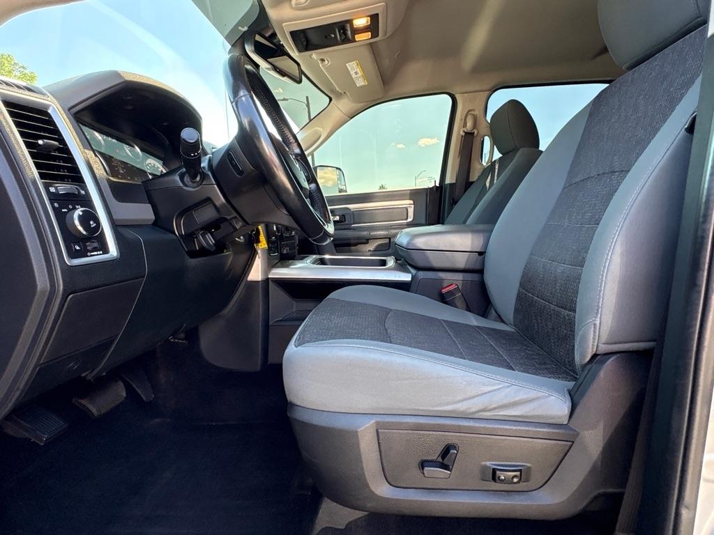 RAM 1500 Big Horn 4x4 Crew Cab 5'7" Box 2017