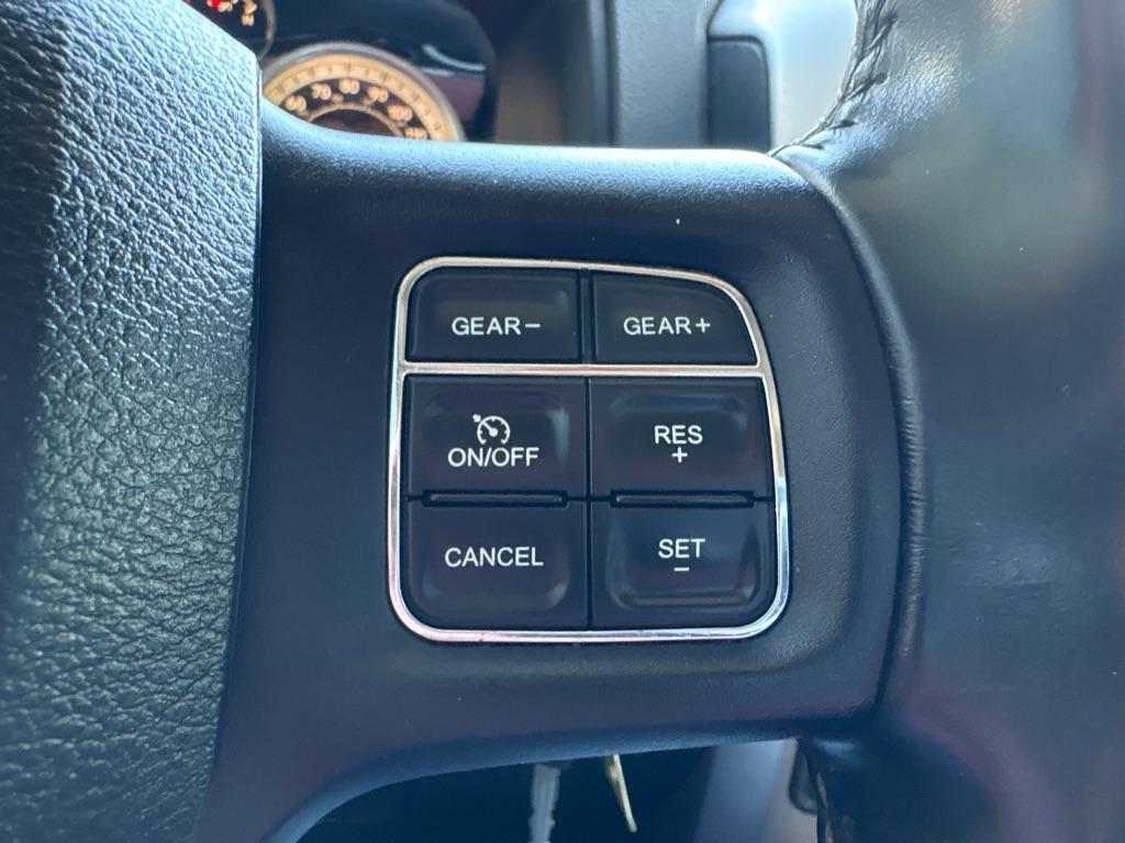 RAM 1500 Big Horn 4x4 Crew Cab 5'7" Box 2017