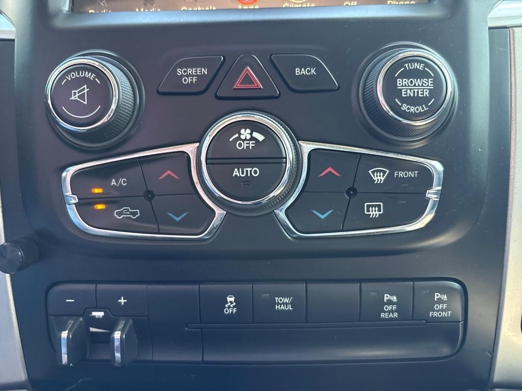 RAM 1500 Big Horn 4x4 Crew Cab 5'7" Box 2017