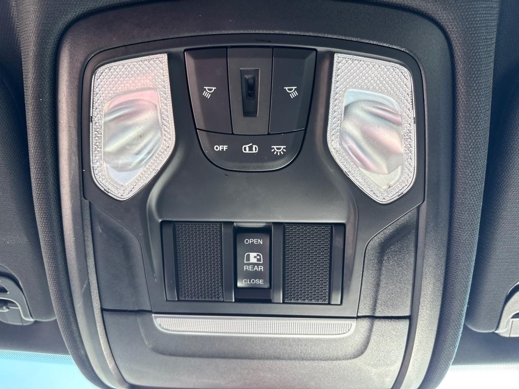 RAM 1500 Big Horn 4x4 Crew Cab 5'7" Box 2021