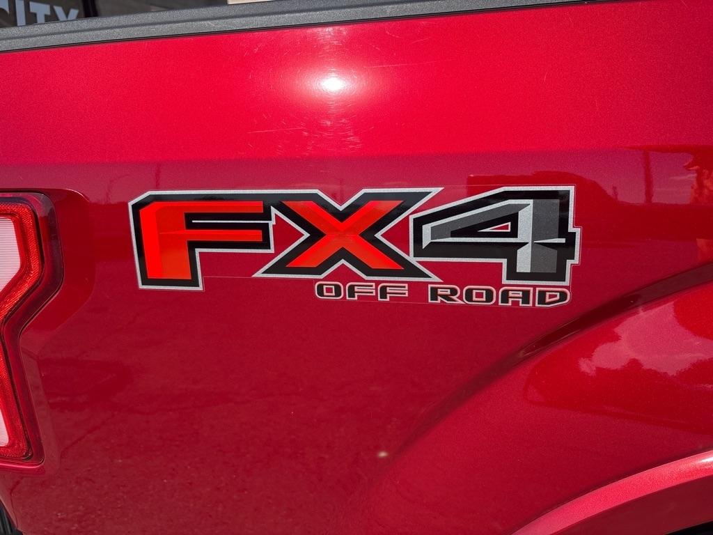 Ford F-150 4WD SuperCrew 145" Lariat 2016