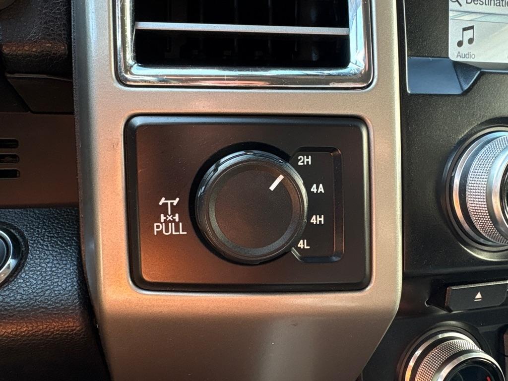 Ford F-150 4WD SuperCrew 145" Lariat 2016