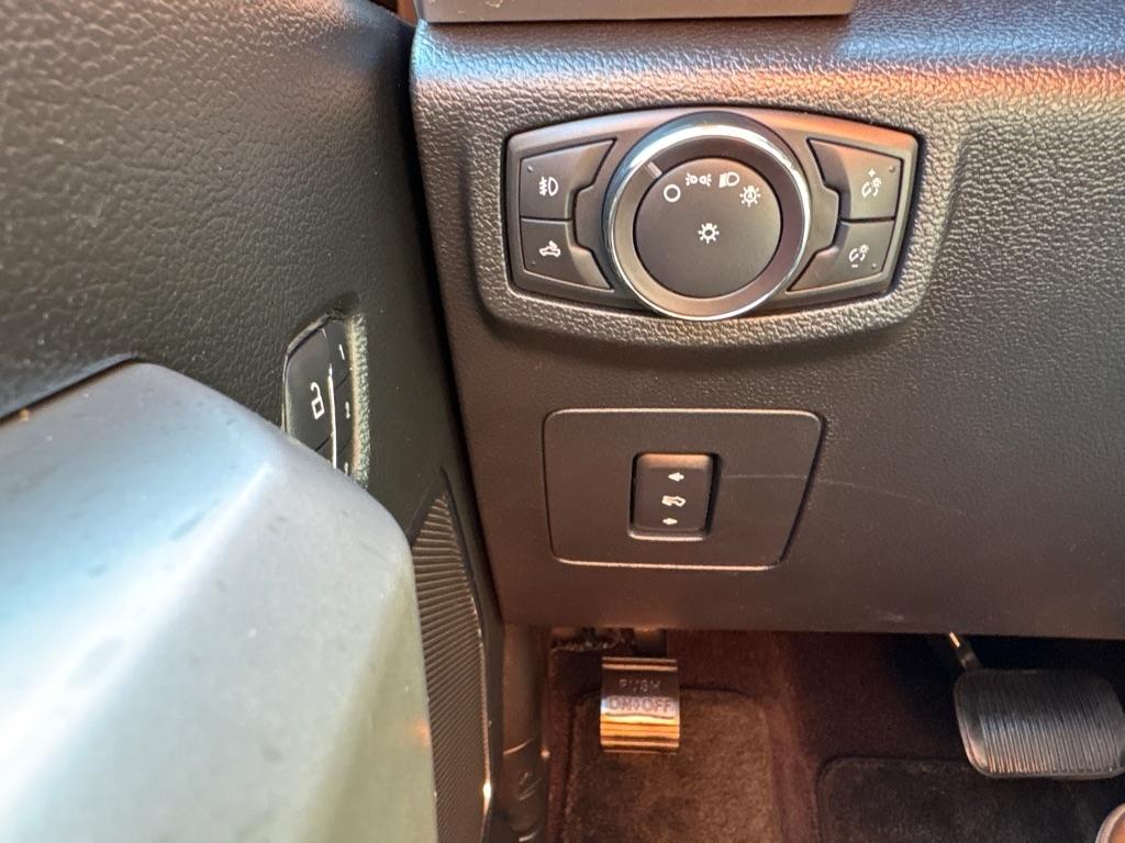 Ford F-150 4WD SuperCrew 145" Lariat 2016