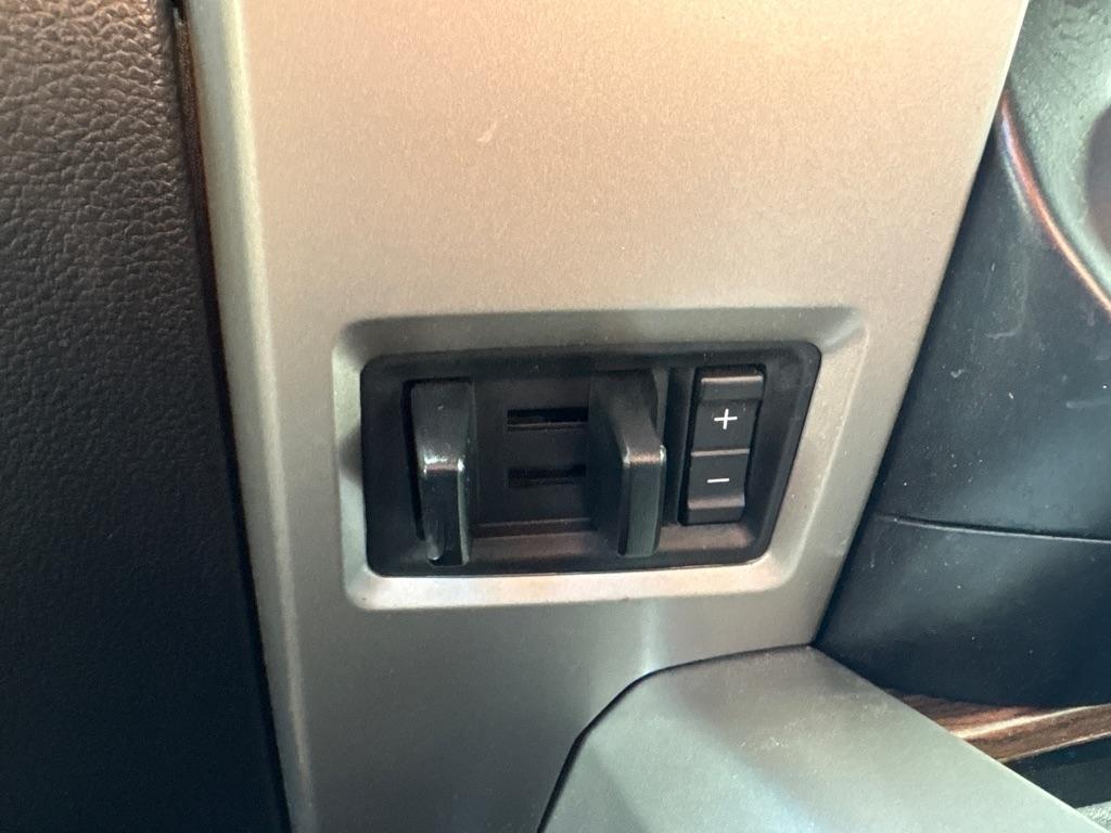 Ford F-150 4WD SuperCrew 145" Lariat 2016