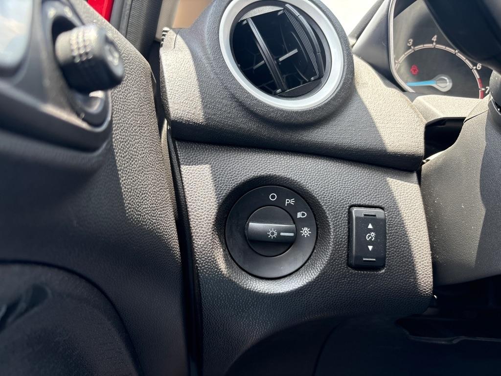 Ford Fiesta 4dr Sdn SE 2014