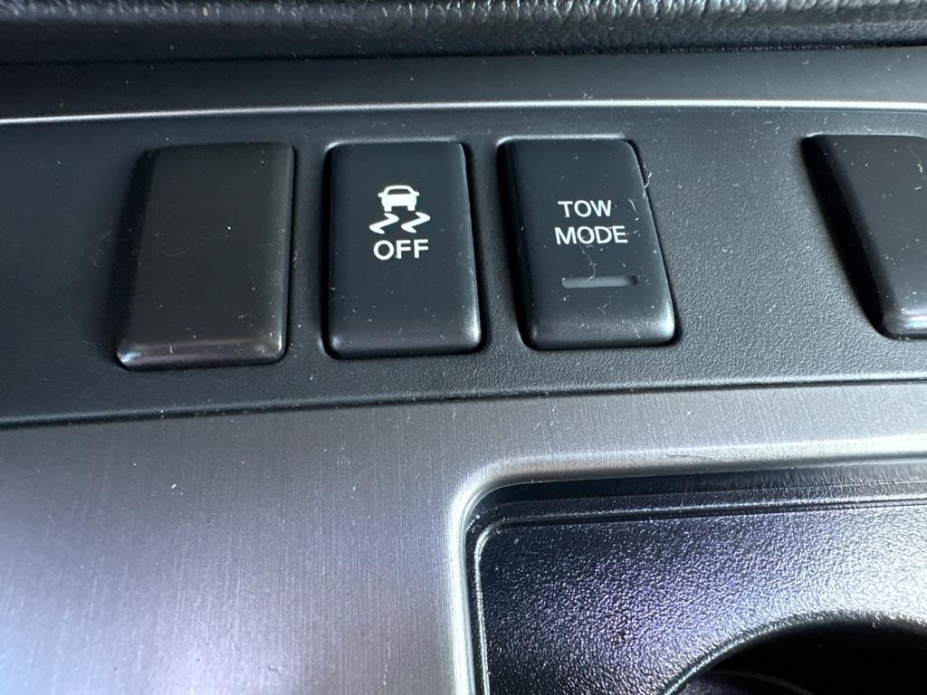 Nissan Armada 4WD 4dr SV 2012