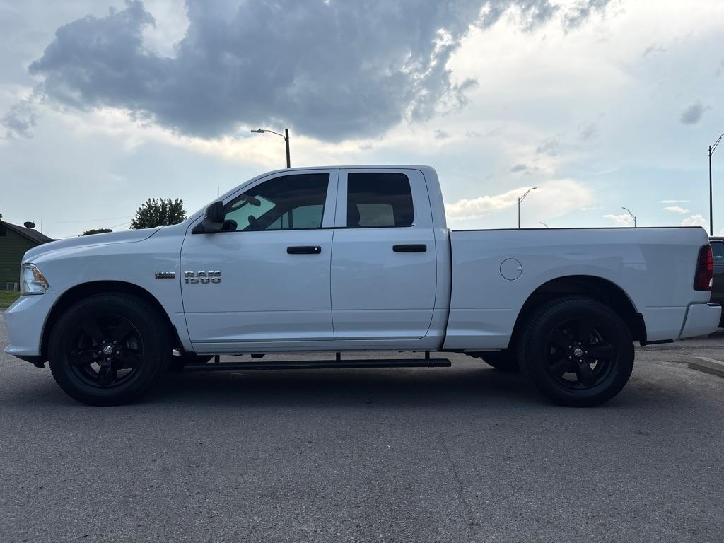 RAM 1500 2WD Quad Cab 140.5" Express 2015