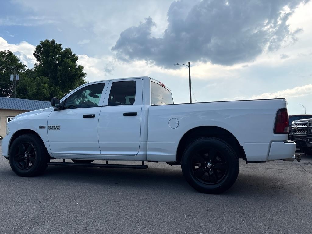 RAM 1500 2WD Quad Cab 140.5" Express 2015