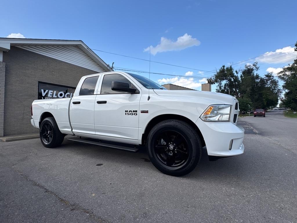 RAM 1500 2WD Quad Cab 140.5" Express 2015
