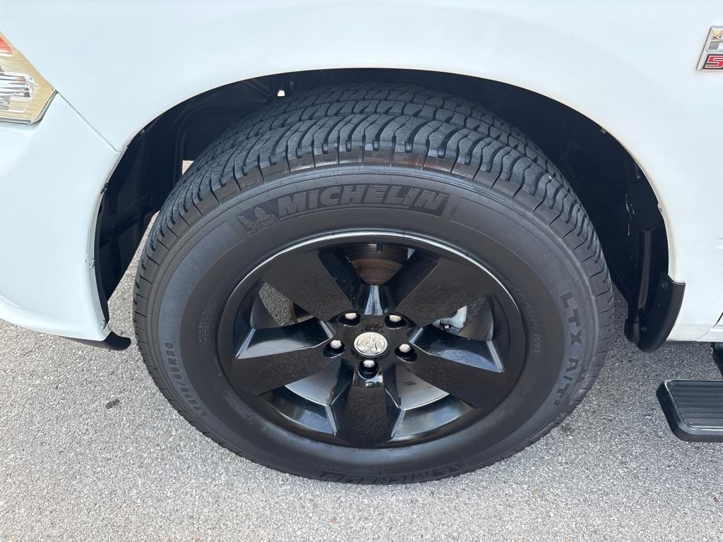 RAM 1500 2WD Quad Cab 140.5" Express 2015
