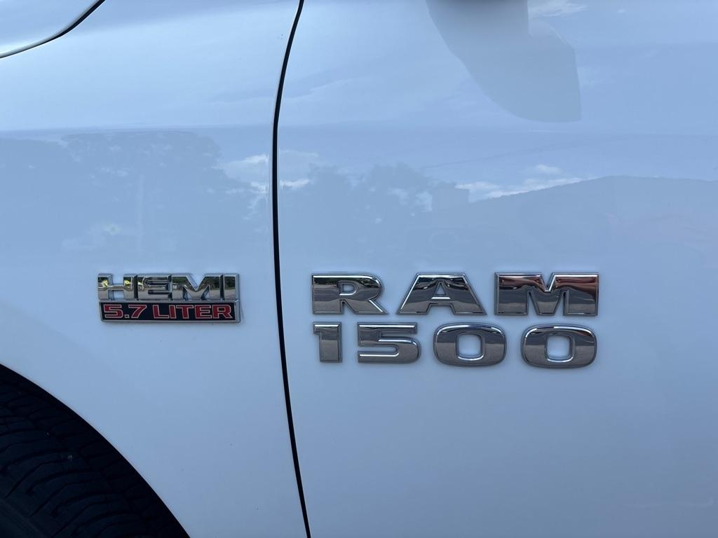 RAM 1500 2WD Quad Cab 140.5" Express 2015