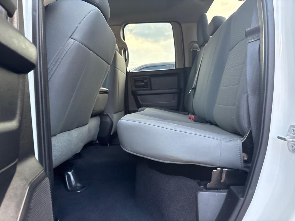RAM 1500 2WD Quad Cab 140.5" Express 2015
