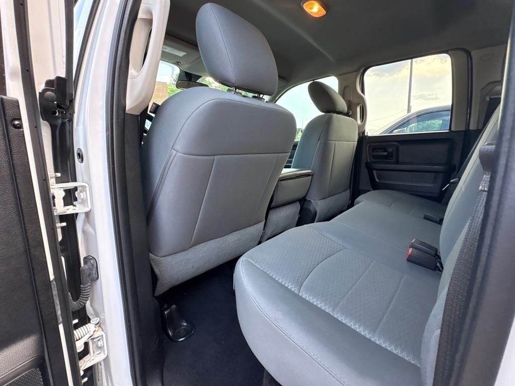 RAM 1500 2WD Quad Cab 140.5" Express 2015