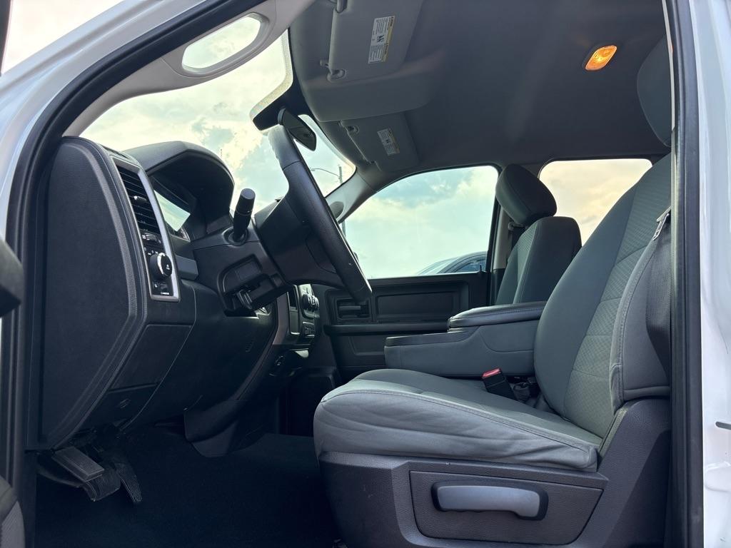 RAM 1500 2WD Quad Cab 140.5" Express 2015