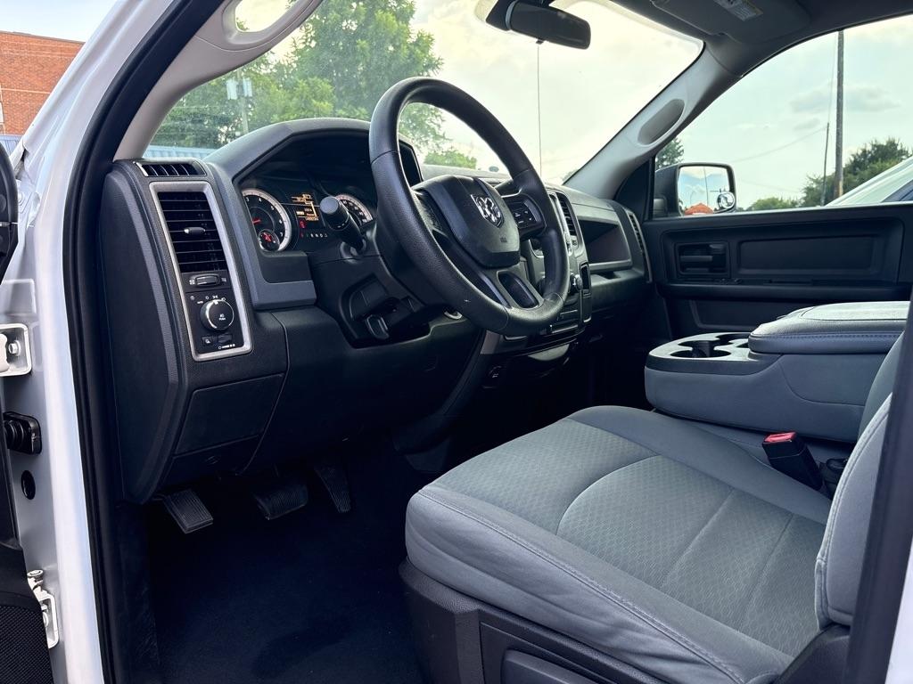 RAM 1500 2WD Quad Cab 140.5" Express 2015