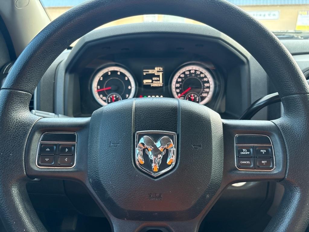 RAM 1500 2WD Quad Cab 140.5" Express 2015
