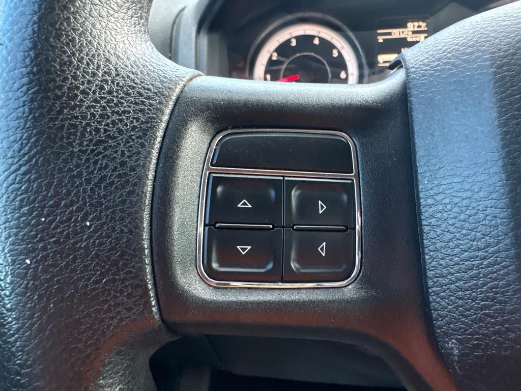 RAM 1500 2WD Quad Cab 140.5" Express 2015