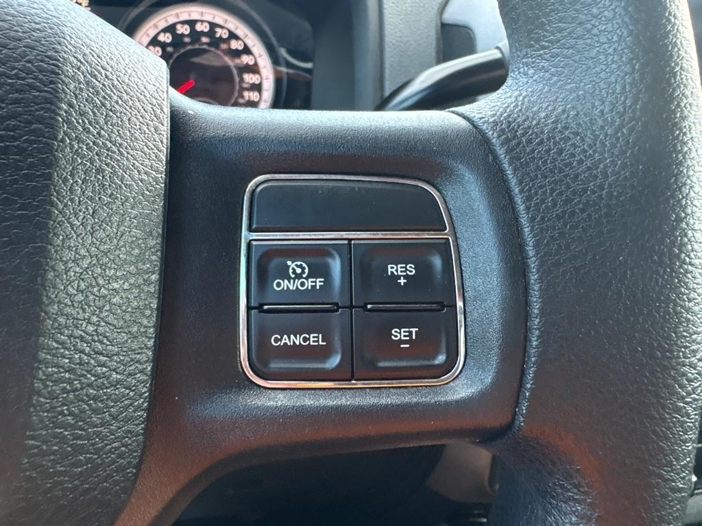 RAM 1500 2WD Quad Cab 140.5" Express 2015