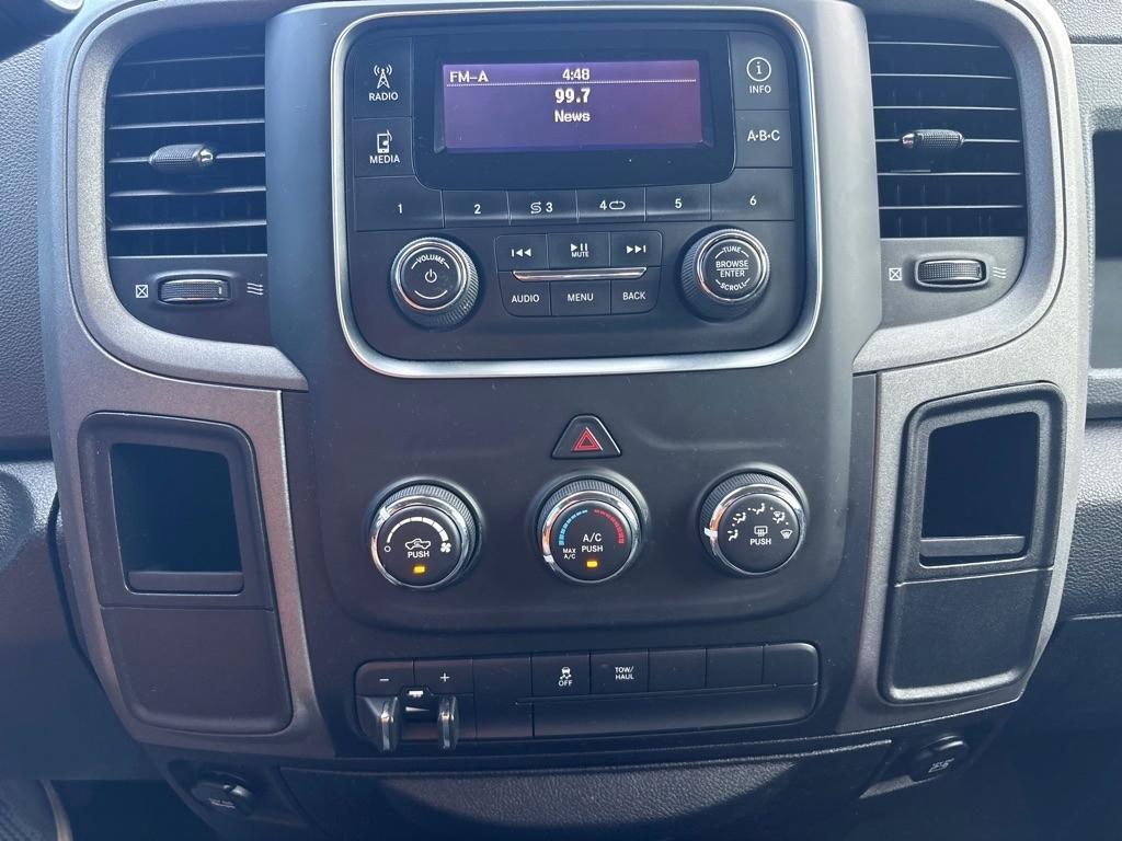 RAM 1500 2WD Quad Cab 140.5" Express 2015
