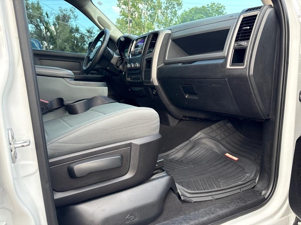 RAM 1500 2WD Quad Cab 140.5" Express 2015