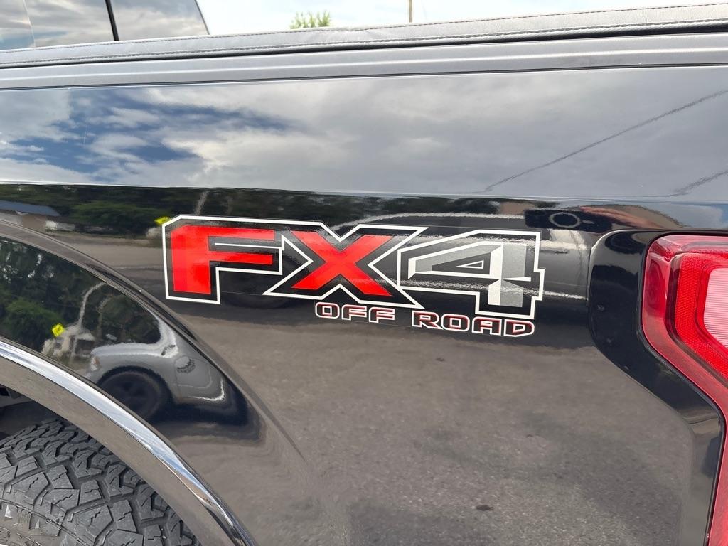 Ford F-150 4WD SuperCrew 145" Lariat 2016