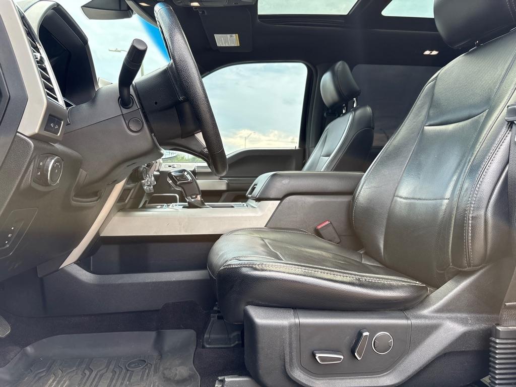 Ford F-150 4WD SuperCrew 145" Lariat 2016