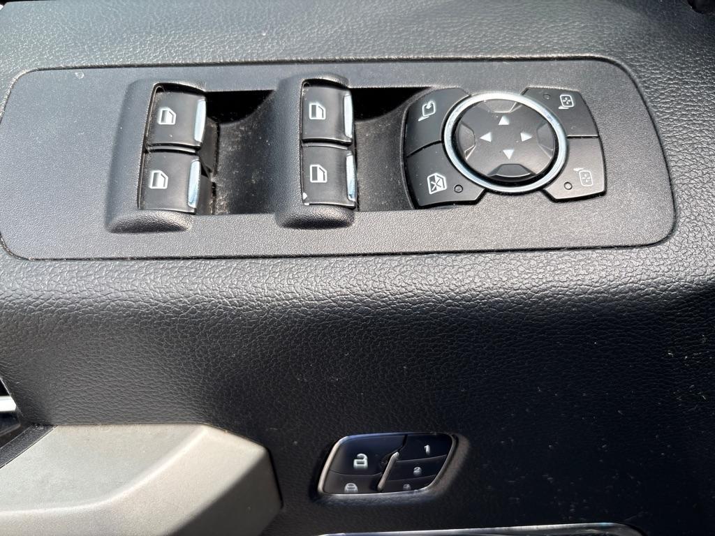 Ford F-150 4WD SuperCrew 145" Lariat 2016