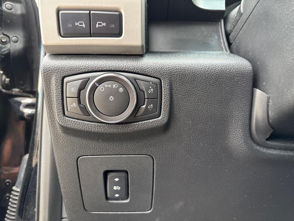 Ford F-150 4WD SuperCrew 145" Lariat 2016