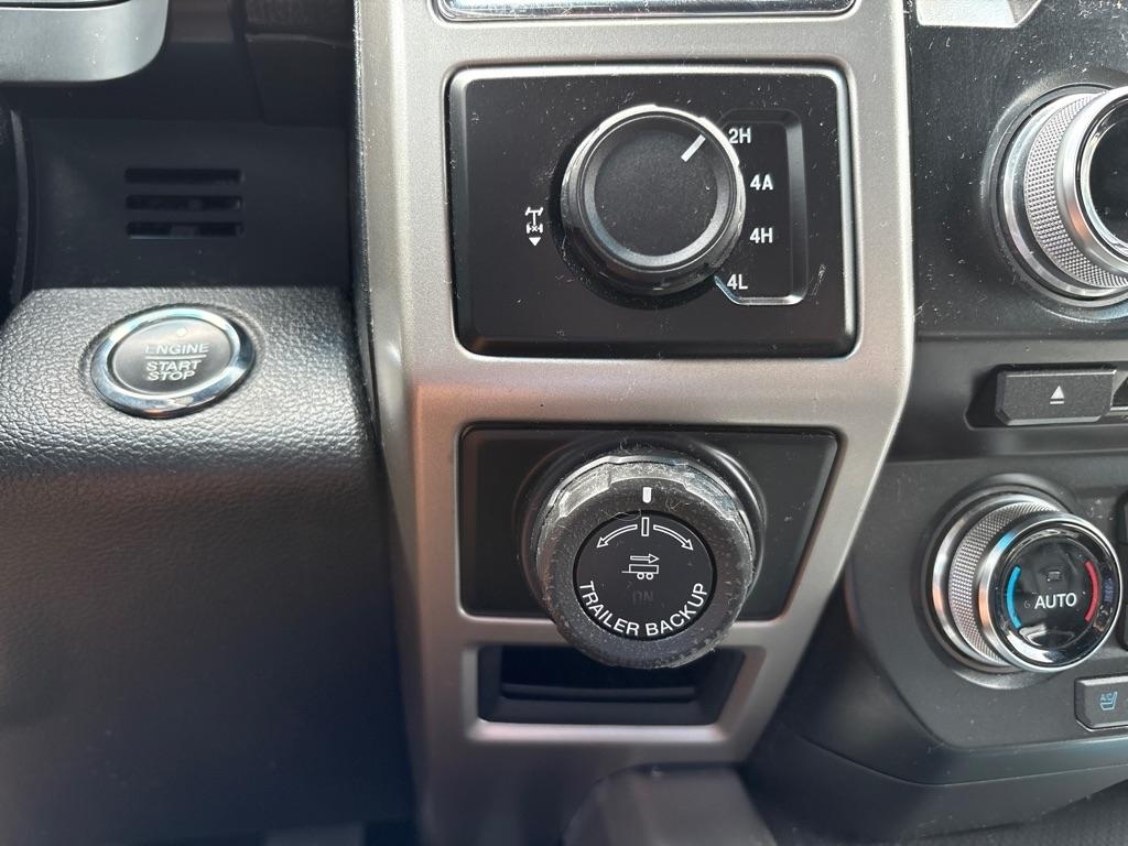 Ford F-150 4WD SuperCrew 145" Lariat 2016