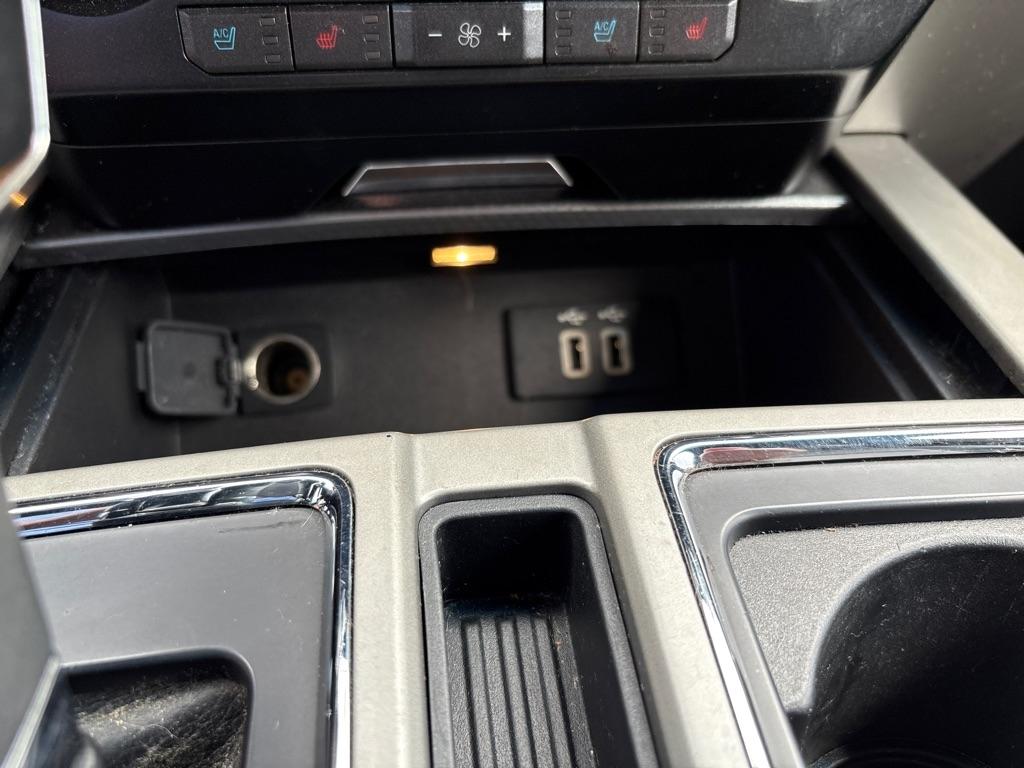 Ford F-150 4WD SuperCrew 145" Lariat 2016