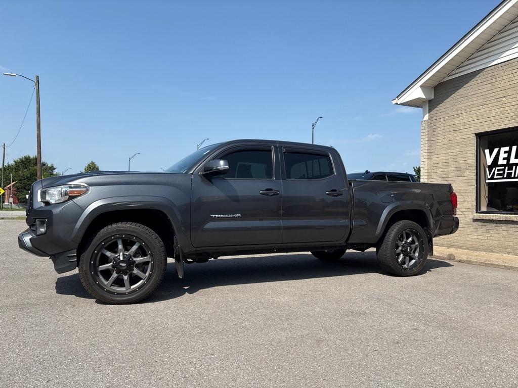 2017 Tacoma photo 2