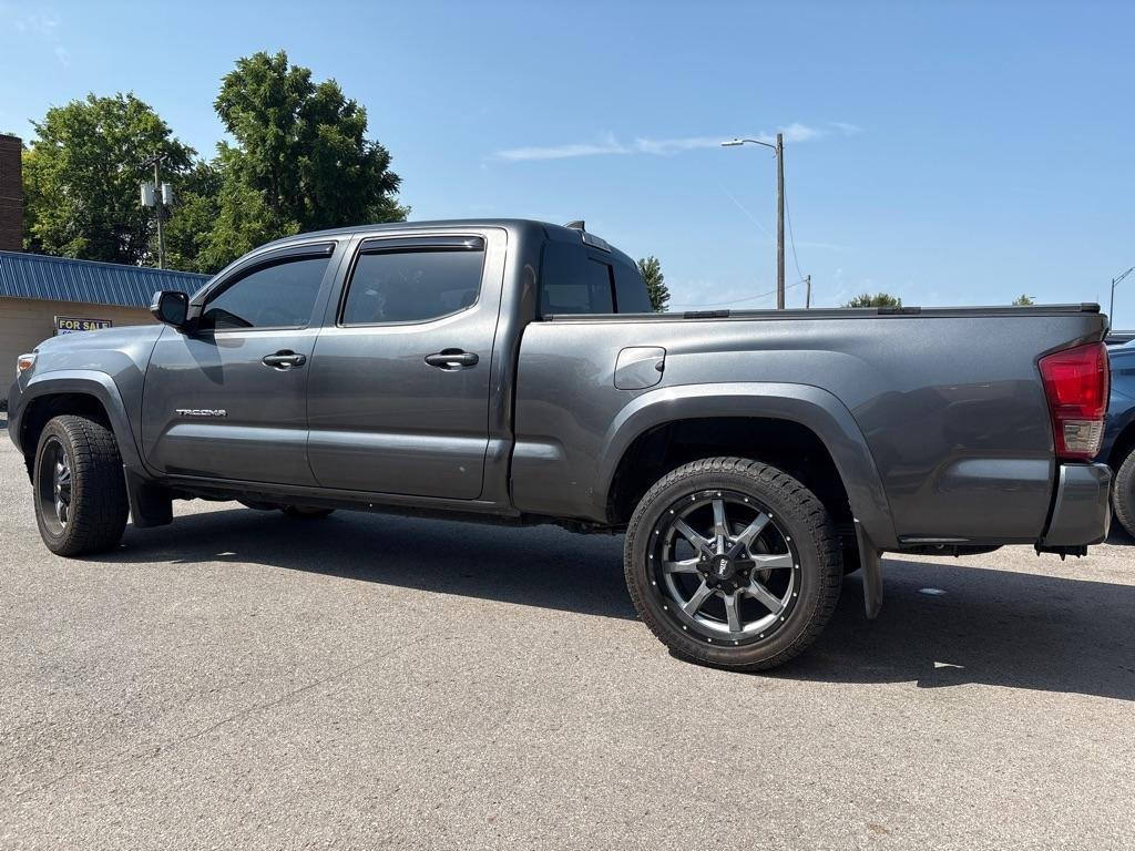 2017 Tacoma photo 4