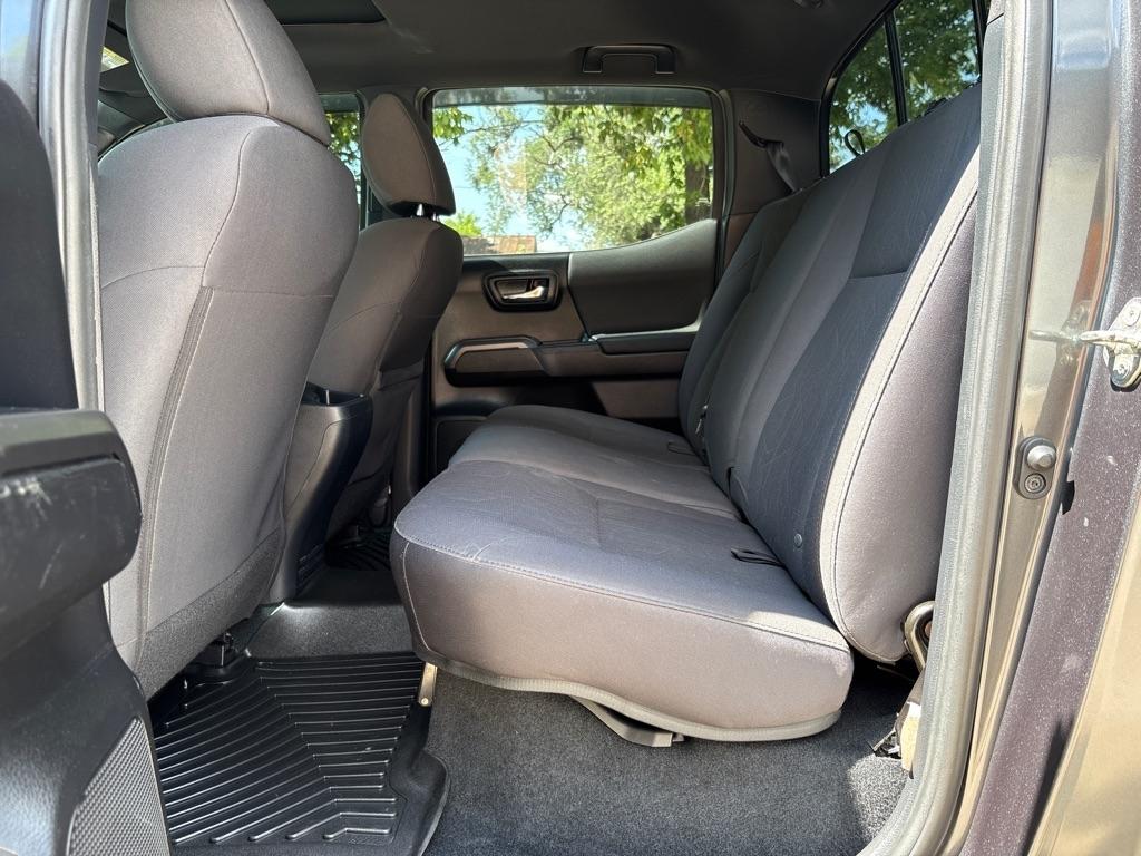 Toyota Tacoma SR5 Double Cab 6' Bed V6 4x4 AT (Natl) 2017
