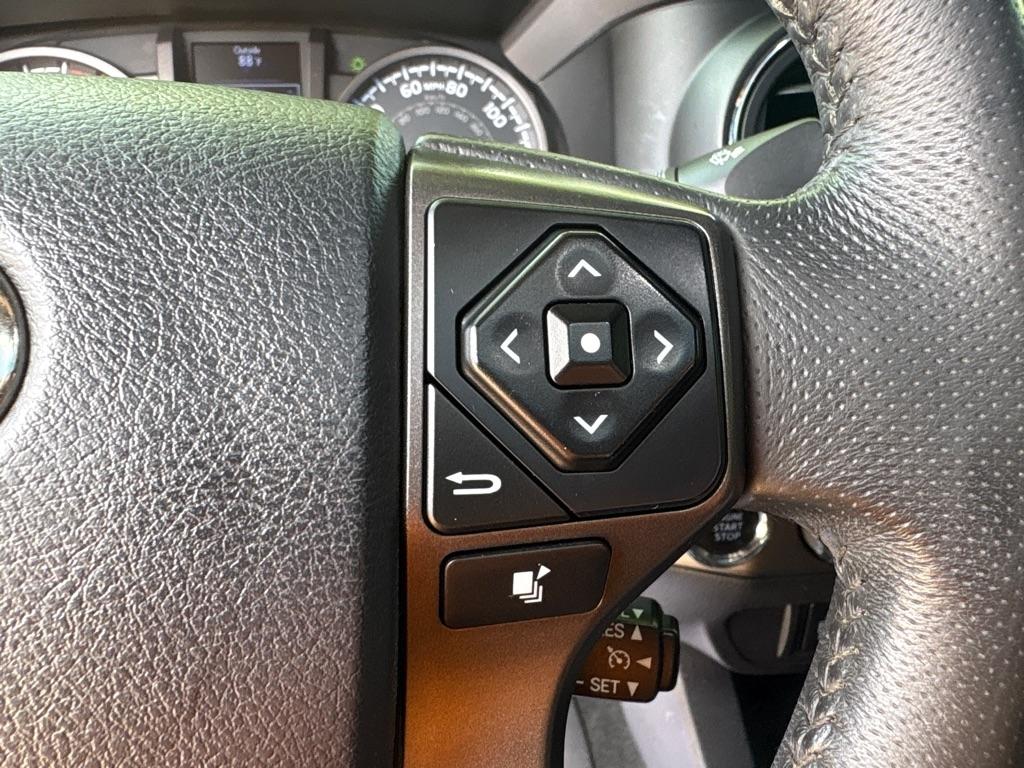 Toyota Tacoma SR5 Double Cab 6' Bed V6 4x4 AT (Natl) 2017