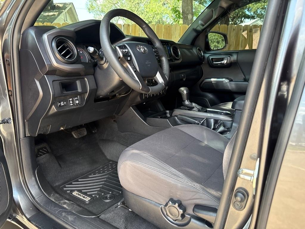 Toyota Tacoma SR5 Double Cab 6' Bed V6 4x4 AT (Natl) 2017