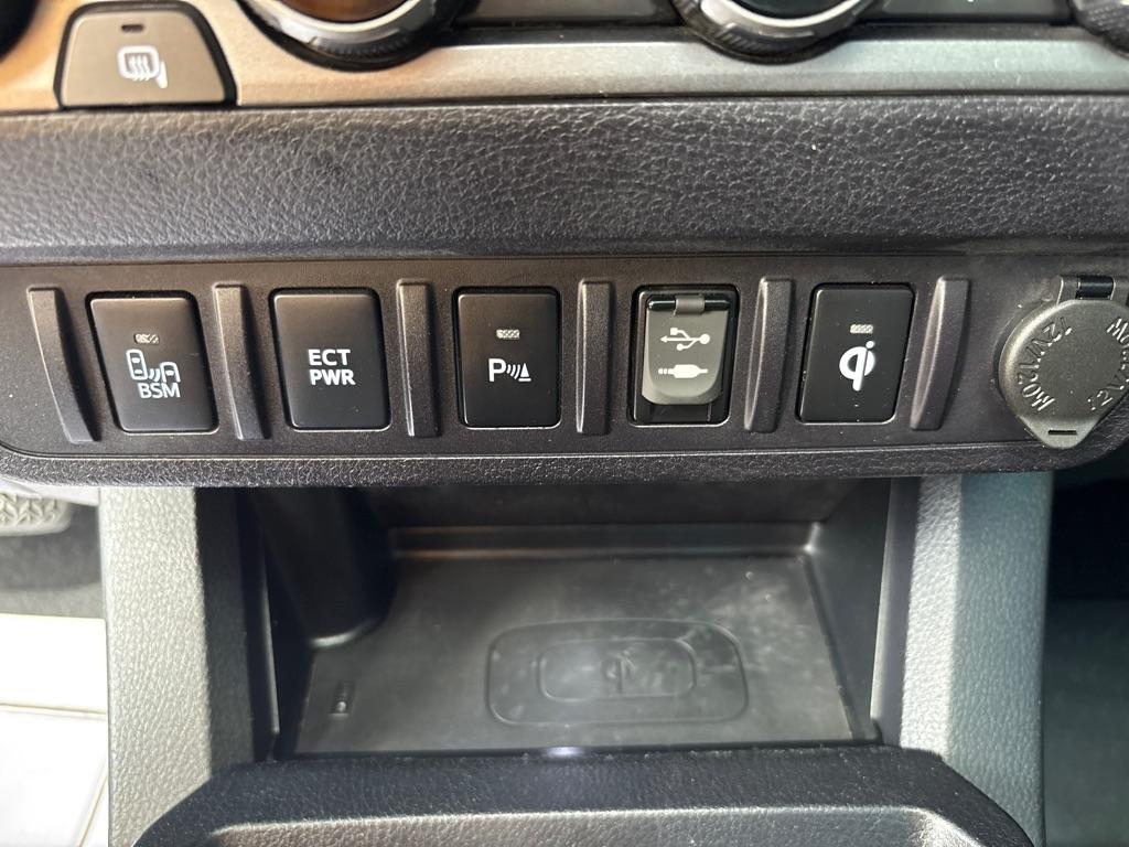 Toyota Tacoma SR5 Double Cab 6' Bed V6 4x4 AT (Natl) 2017