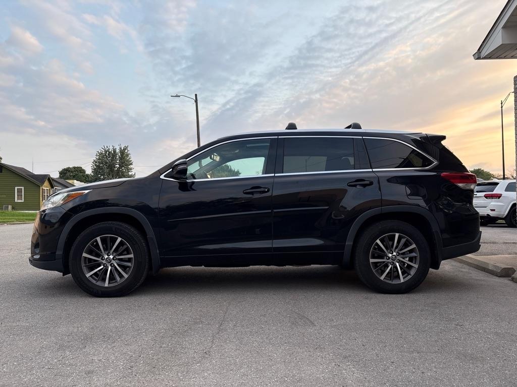 2017 Highlander photo 3