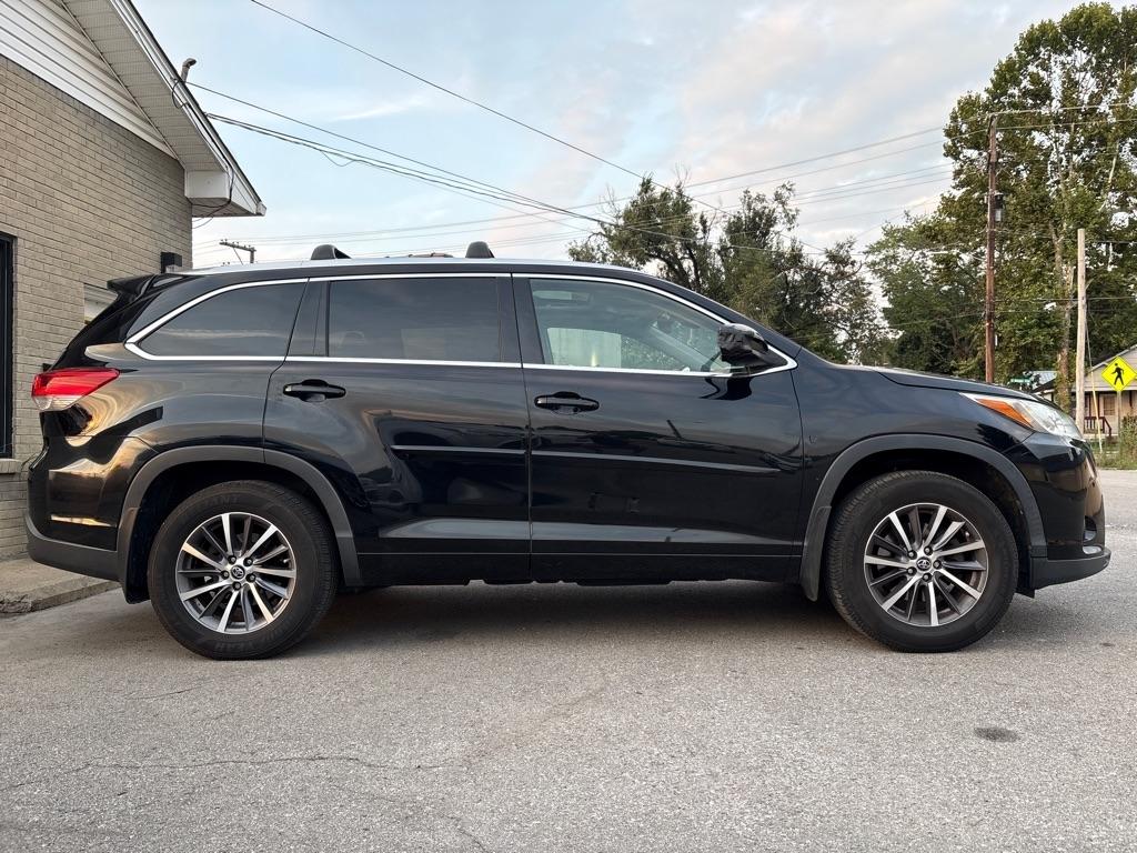 2017 Highlander photo 7