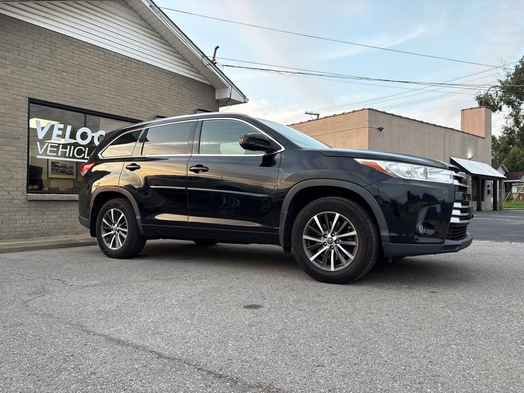 2017 Highlander photo 8