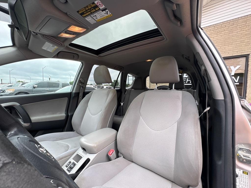 2012 RAV4 photo 25