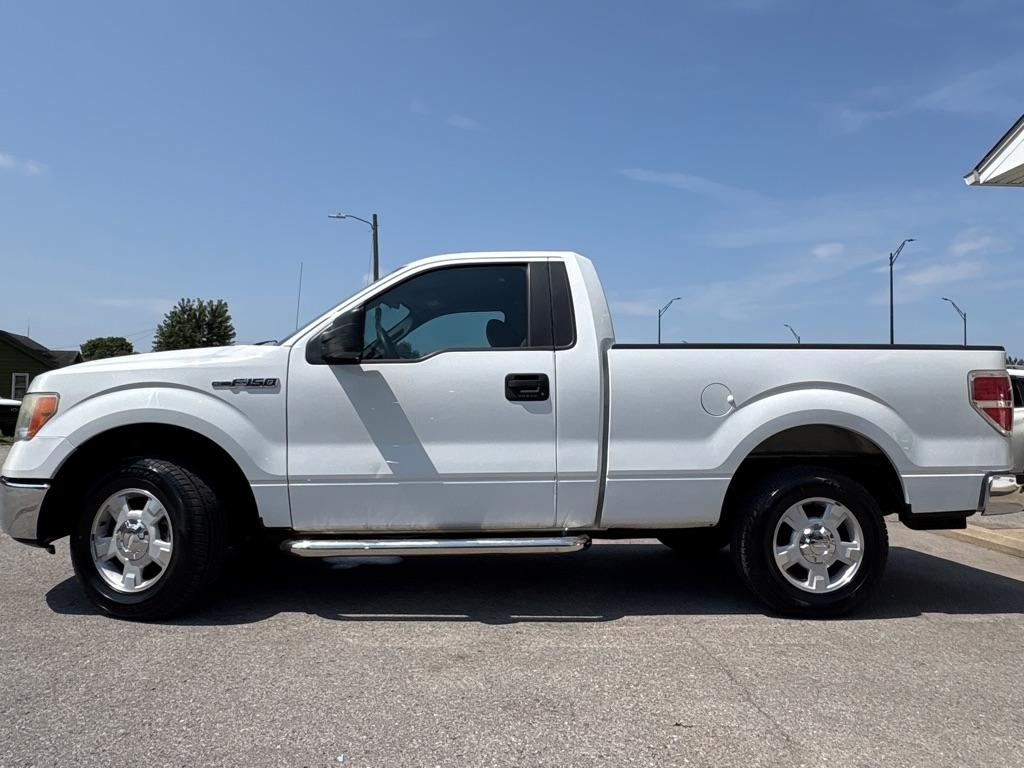 Ford F-150 2WD Reg Cab 145" XLT w/Mid-Box Prep 2010