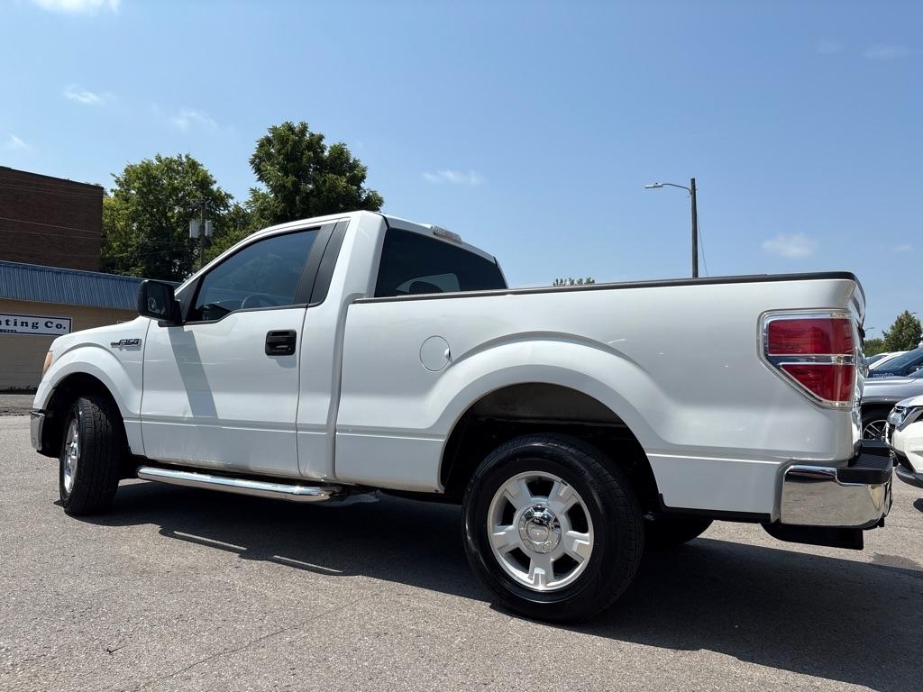 Ford F-150 2WD Reg Cab 145" XLT w/Mid-Box Prep 2010