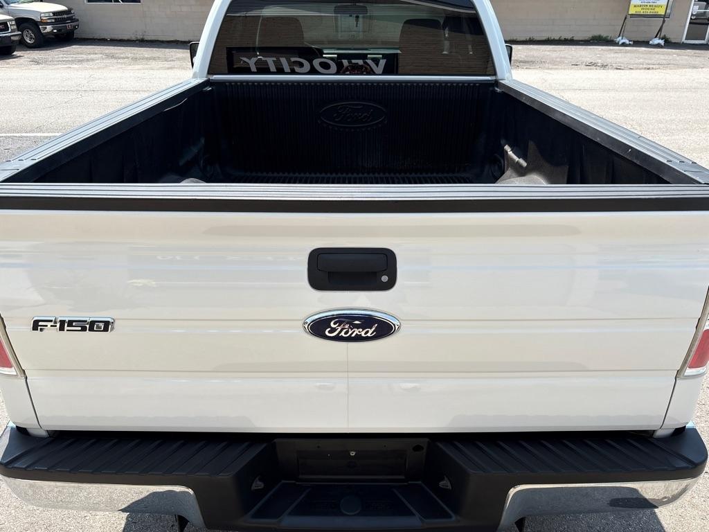 Ford F-150 2WD Reg Cab 145" XLT w/Mid-Box Prep 2010