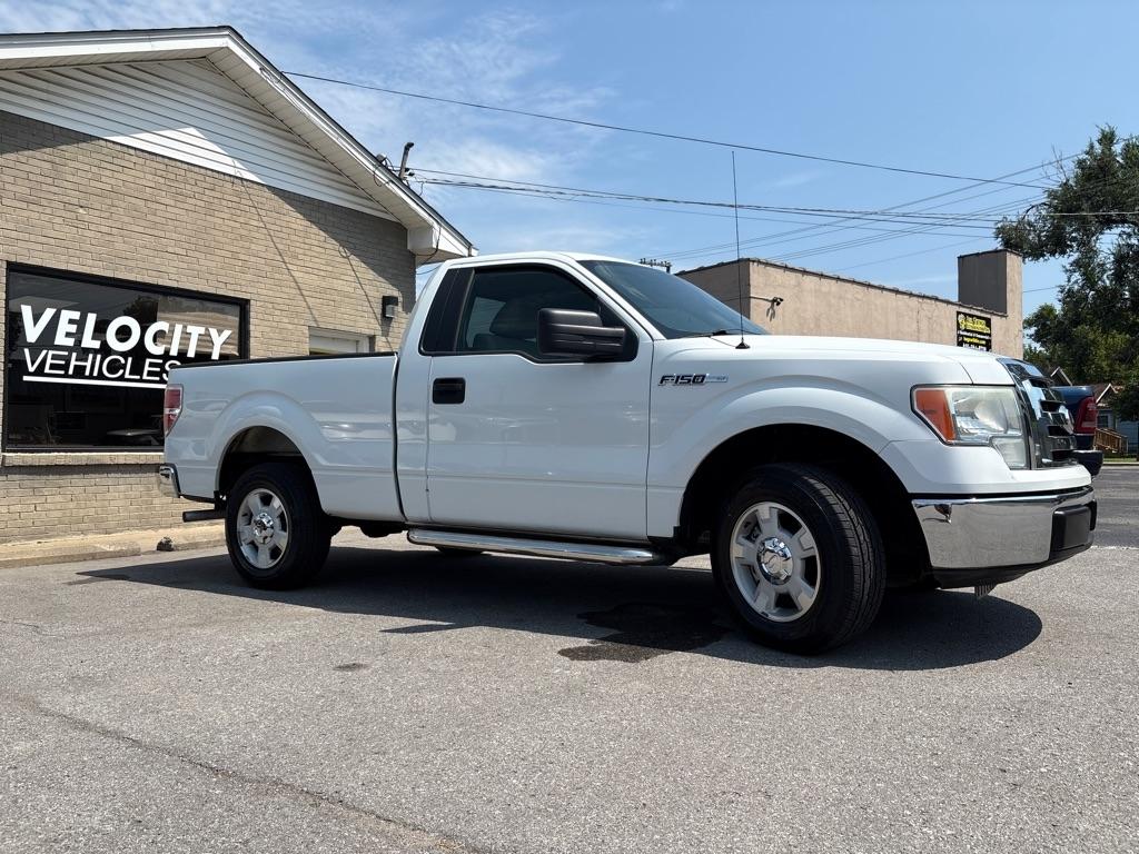 Ford F-150 2WD Reg Cab 145" XLT w/Mid-Box Prep 2010